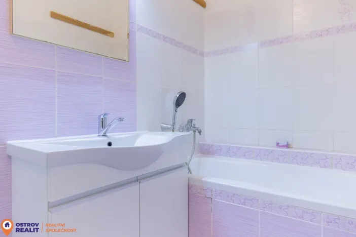 Prodej bytu 2+1, Olomouc - Nové Sady, Družební, 43 m2