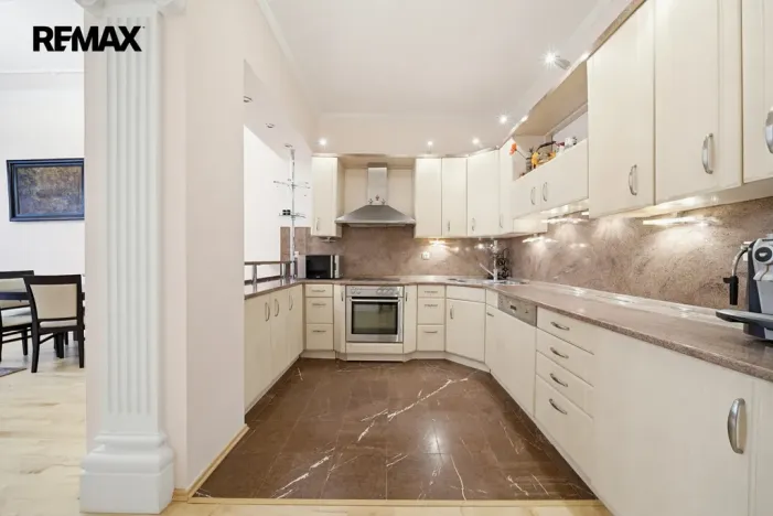 Prodej bytu 3+kk, Karlovy Vary, Moravská, 89 m2