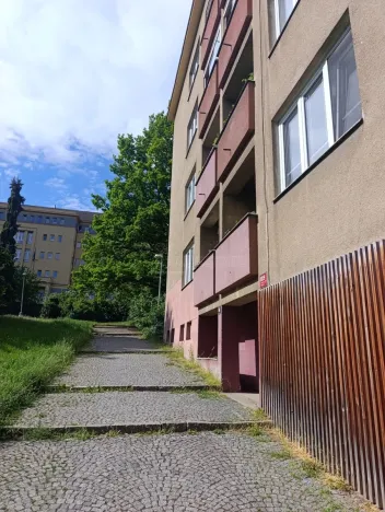 Pronájem bytu 1+kk, Praha, Jeremenkova, 28 m2