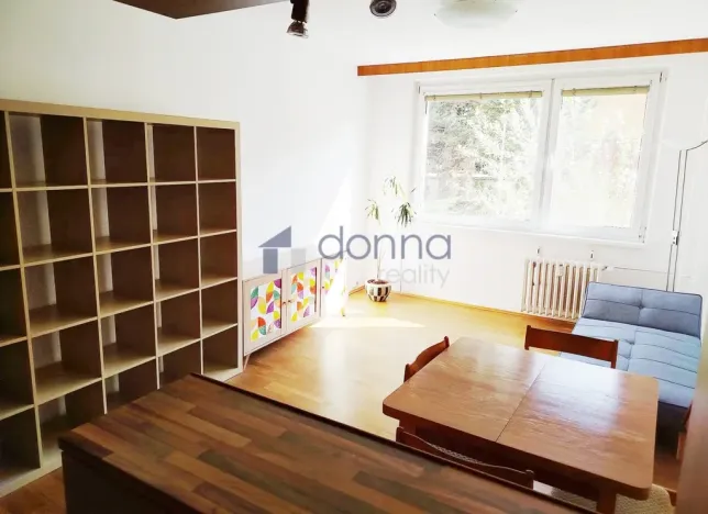 Pronájem bytu 2+kk, Praha, Urbánkova, 45 m2