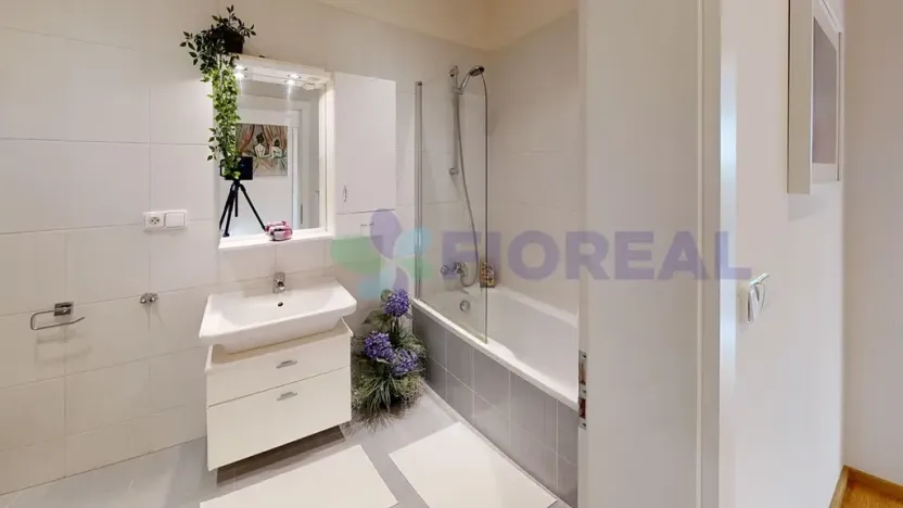 Pronájem bytu 1+kk, Praha - Vinohrady, Lublaňská, 41 m2