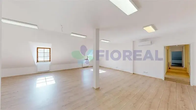 Pronájem kanceláře, Praha - Karlín, Sokolovská, 220 m2