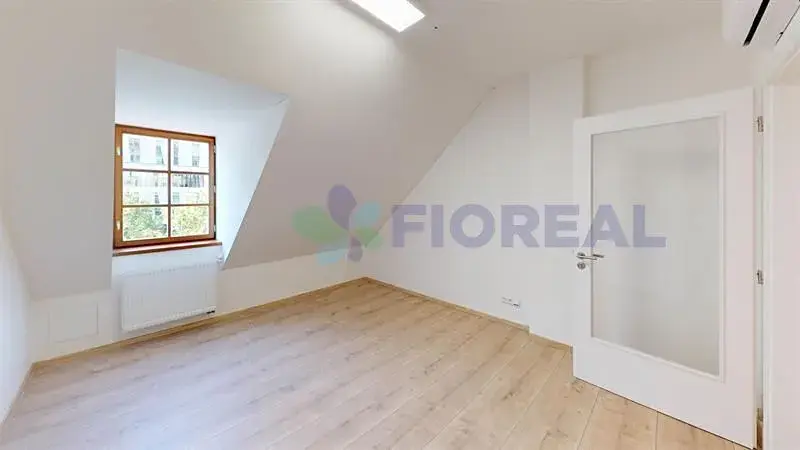 Pronájem kanceláře, Praha - Karlín, Sokolovská, 220 m2