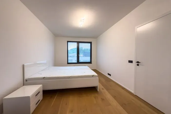 Pronájem bytu 2+kk, Praha - Smíchov, Grafická, 57 m2