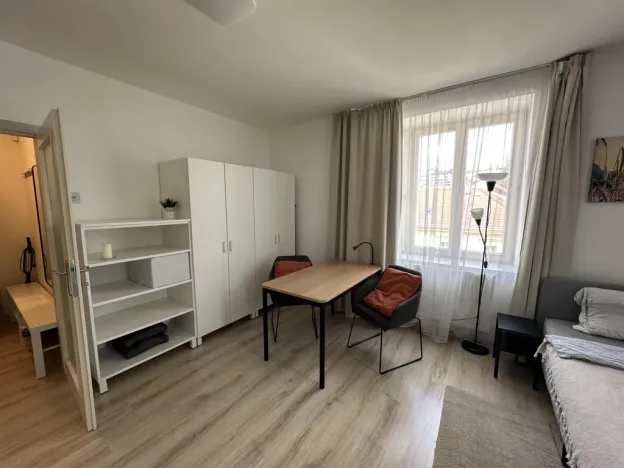 Pronájem bytu 1+kk, Praha - Smíchov, 32 m2