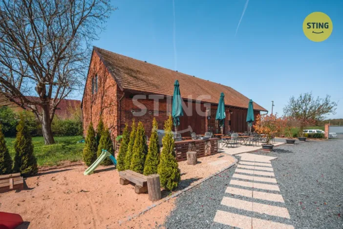 Prodej rodinného domu, Kunětice, 500 m2