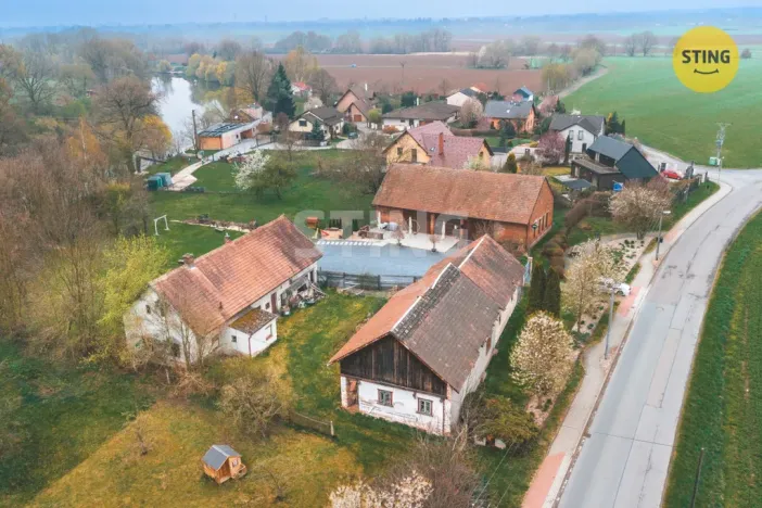 Prodej rodinného domu, Kunětice, 500 m2