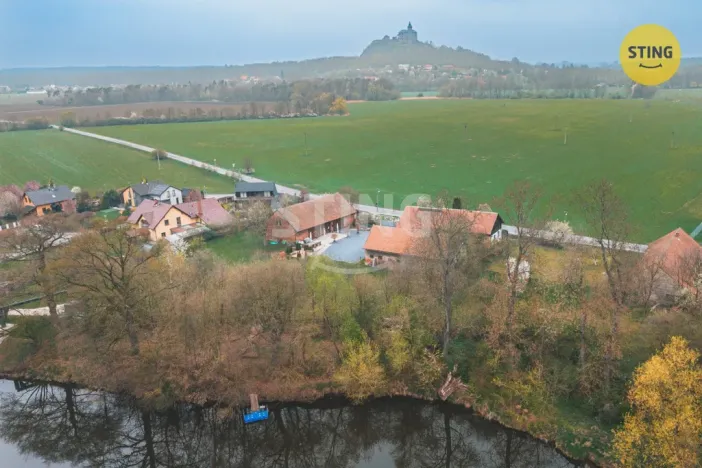 Prodej rodinného domu, Kunětice, 500 m2