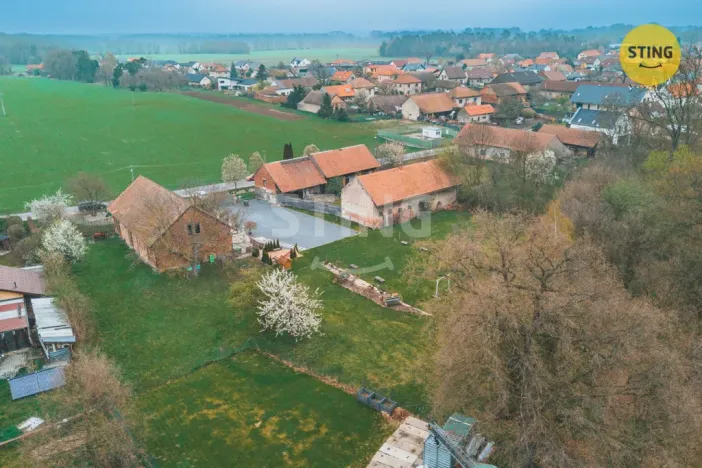 Prodej rodinného domu, Kunětice, 500 m2