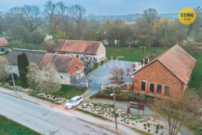 Prodej rodinného domu, Kunětice, 500 m2