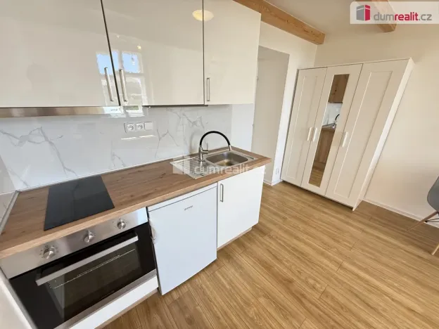Pronájem bytu 1+kk, Praha - Smíchov, Na Valentince, 50 m2