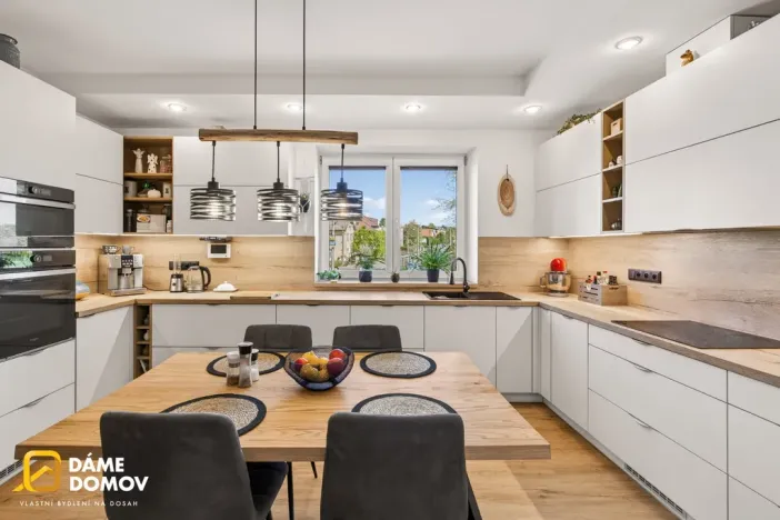 Prodej ubytování, Zlín - Štípa, Mariánské náměstí, 819 m2