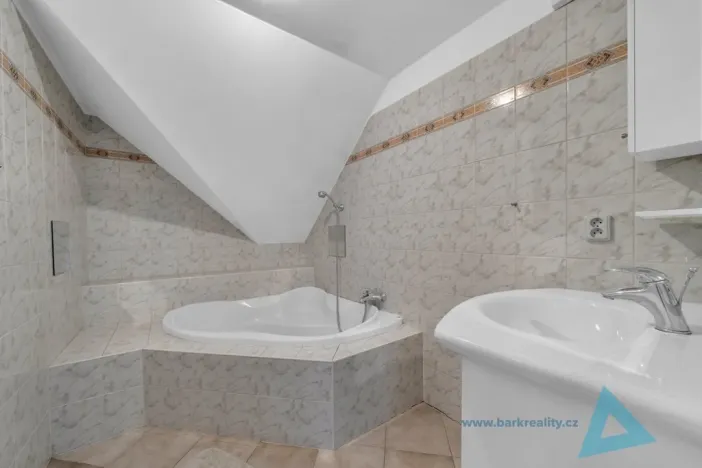 Prodej rodinného domu, Nová Paka, L. Zívra, 180 m2