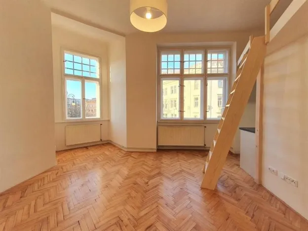Pronájem bytu 1+kk, Praha, Svobodova, 33 m2