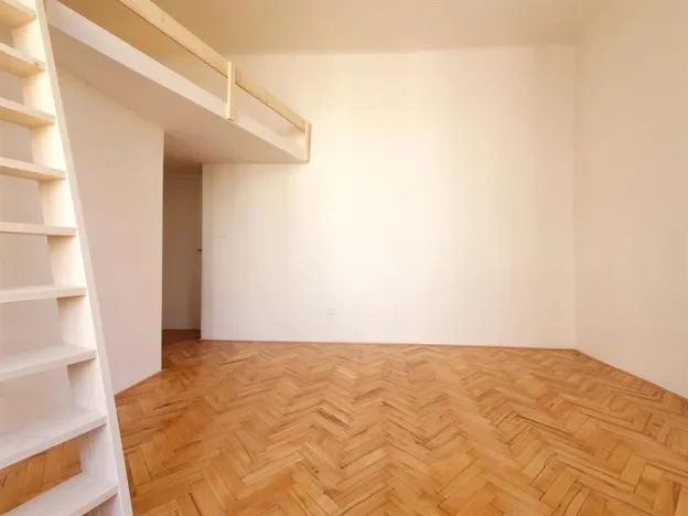Pronájem bytu 1+kk, Praha, Svobodova, 33 m2