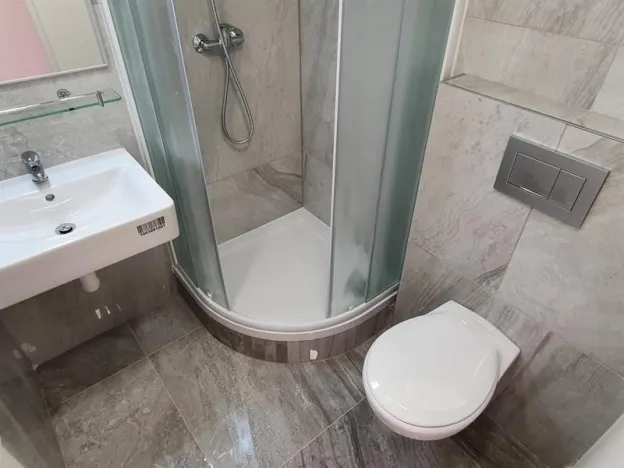 Pronájem bytu 1+kk, Praha, Svobodova, 33 m2