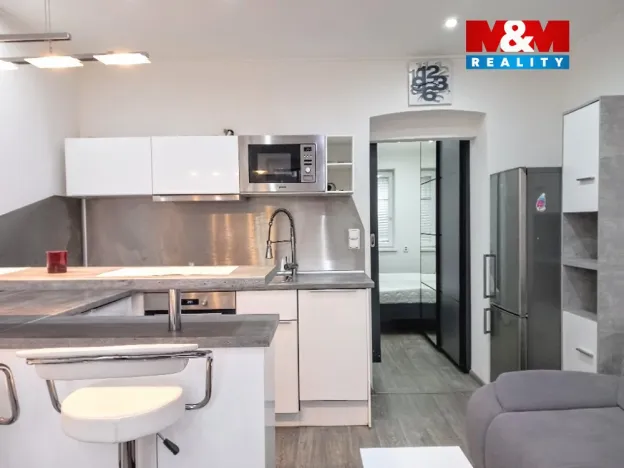 Pronájem bytu 1+1, Karlovy Vary - Dvory, 1. máje, 28 m2