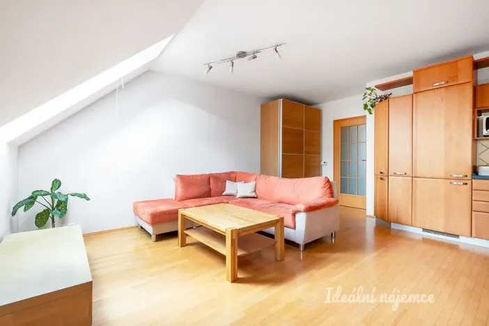 Pronájem bytu 3+kk, Jesenice, Za Rybníkem, 91 m2