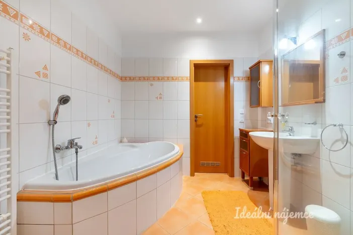 Pronájem bytu 3+kk, Jesenice, Za Rybníkem, 91 m2