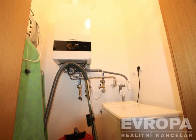 Pronájem bytu 2+kk, Praha - Žižkov, Jeseniova, 48 m2