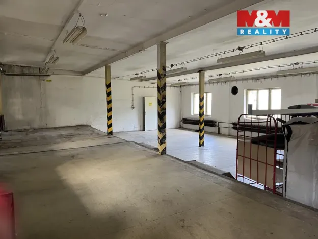 Pronájem skladu, Suchovršice, 1100 m2