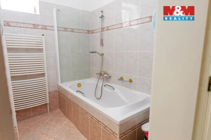 Prodej atypického bytu, Orlová - Město, Fr. Palackého, 140 m2