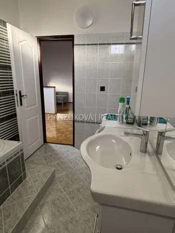 Pronájem bytu 2+kk, České Budějovice - České Budějovice 2, Husova tř., 61 m2