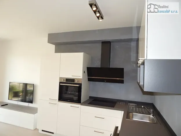Pronájem bytu 1+kk, Brno, Střední, 38 m2