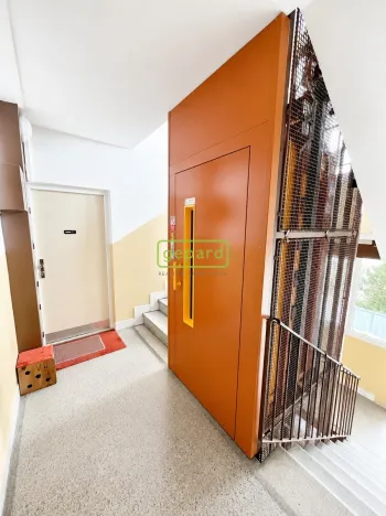 Pronájem bytu 2+1, Karlovy Vary, Závodu míru, 62 m2