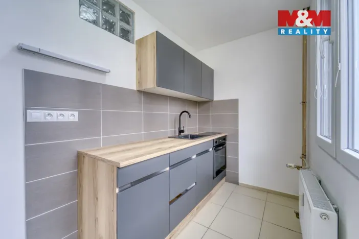 Prodej bytu 4+1, Lesná, 64 m2