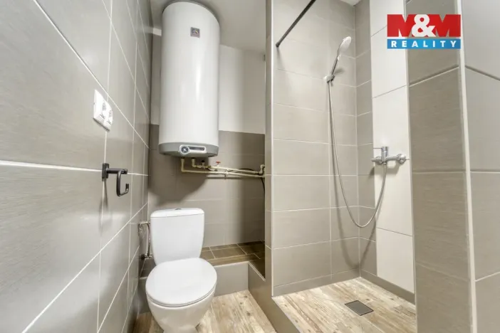 Prodej bytu 4+1, Lesná, 64 m2