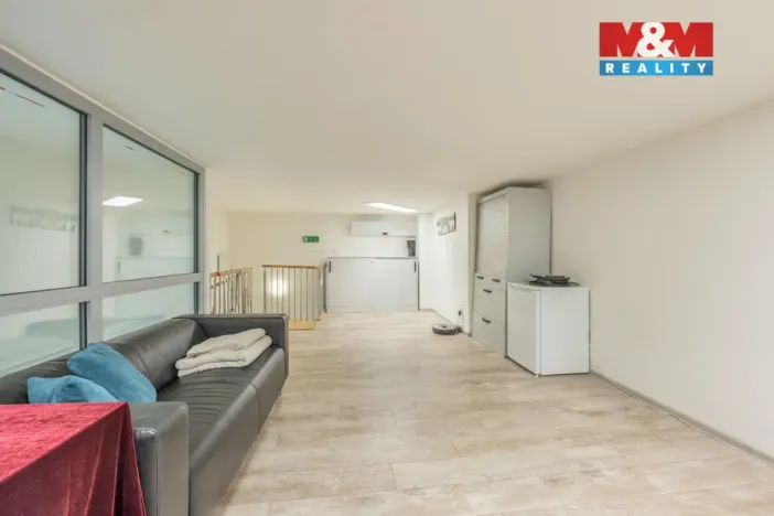 Pronájem obchodního prostoru, Praha - Smíchov, Staropramenná, 48 m2