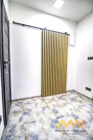 Pronájem bytu 2+kk, Hradec Králové - Slezské Předměstí, třída SNP, 53 m2