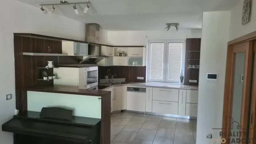 Pronájem rodinného domu, Rohatec, 210 m2