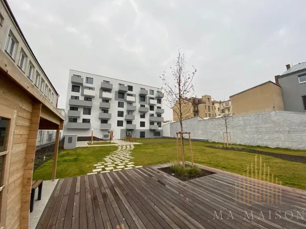 Pronájem bytu 1+kk, Praha - Holešovice, Na Maninách, 33 m2