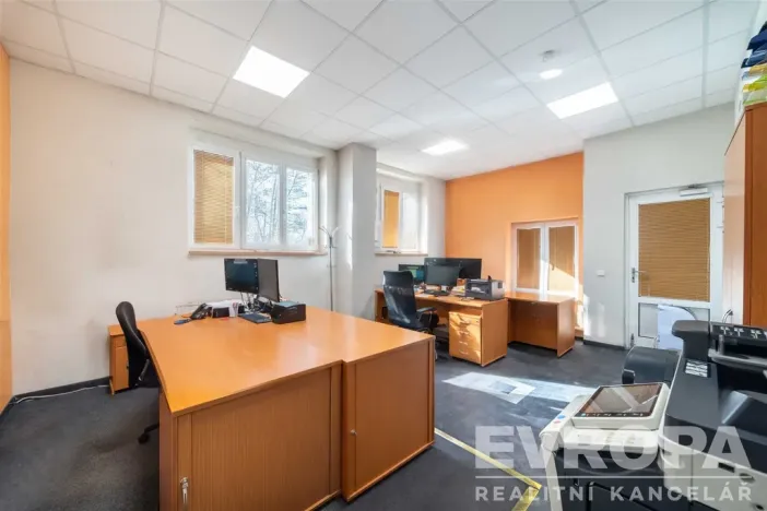 Pronájem skladu, Plzeň - Božkov, Božkovské náměstí, 985 m2