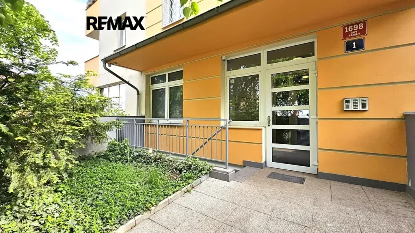 Pronájem bytu 2+kk, Praha - Řepy, Karlovarská, 59 m2