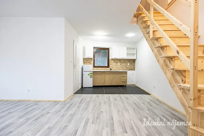 Pronájem bytu 2+kk, Praha - Lysolaje, Lysolajské údolí, 49 m2
