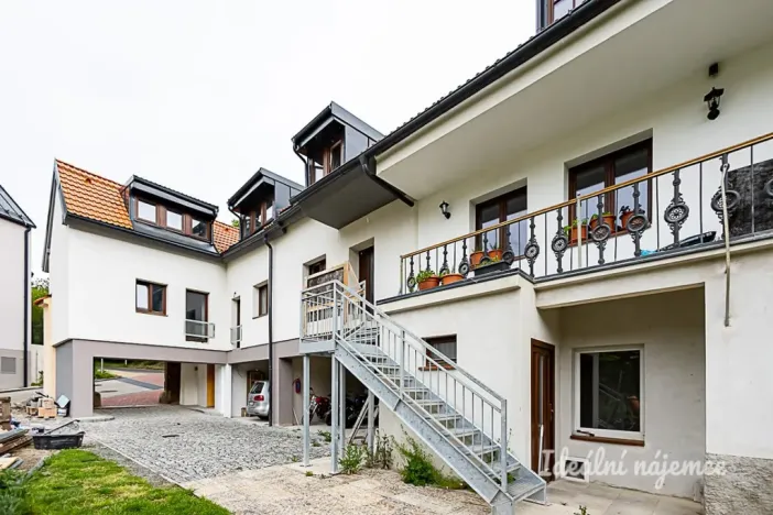 Pronájem bytu 2+kk, Praha - Lysolaje, Lysolajské údolí, 49 m2