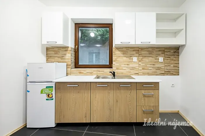 Pronájem bytu 2+kk, Praha - Lysolaje, Lysolajské údolí, 49 m2