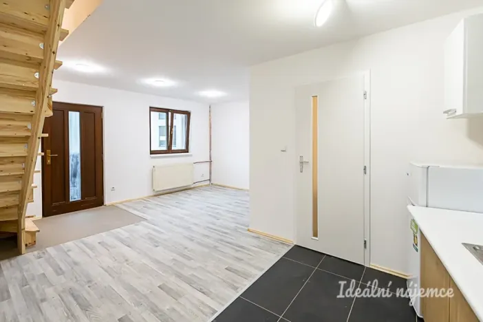 Pronájem bytu 2+kk, Praha - Lysolaje, Lysolajské údolí, 49 m2