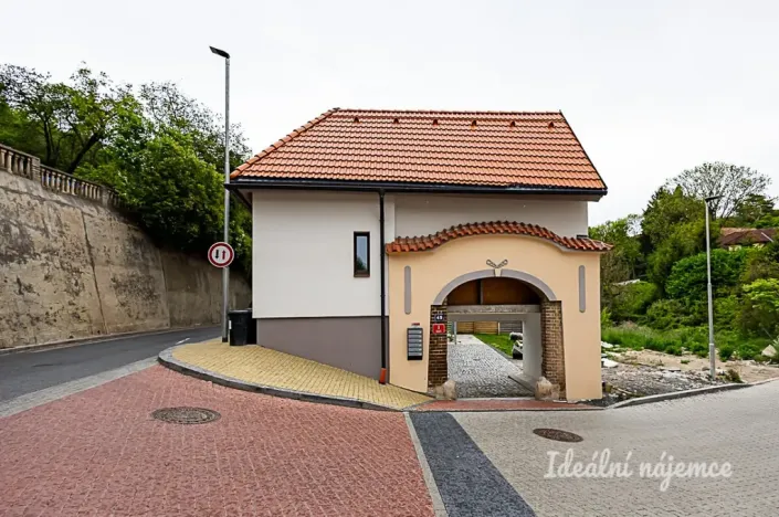 Pronájem bytu 2+kk, Praha - Lysolaje, Lysolajské údolí, 49 m2