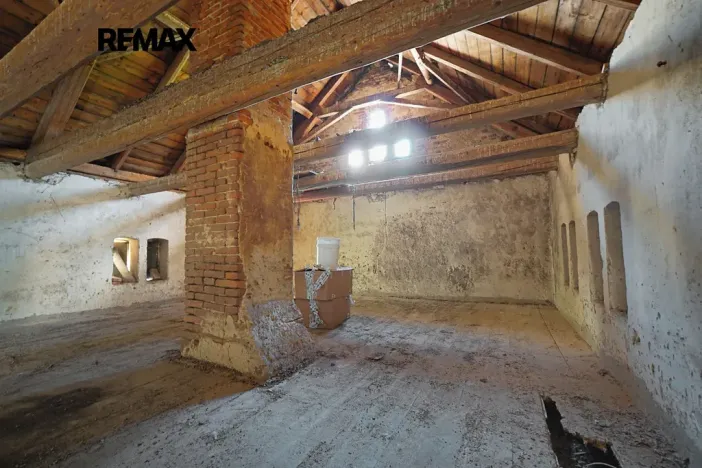 Prodej atypického bytu, Lošany, 191 m2