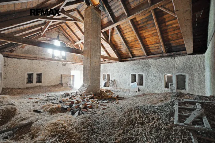 Prodej atypického bytu, Lošany, 191 m2
