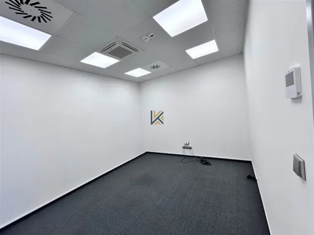Pronájem kanceláře, Praha - Vysočany, Poděbradská, 416 m2