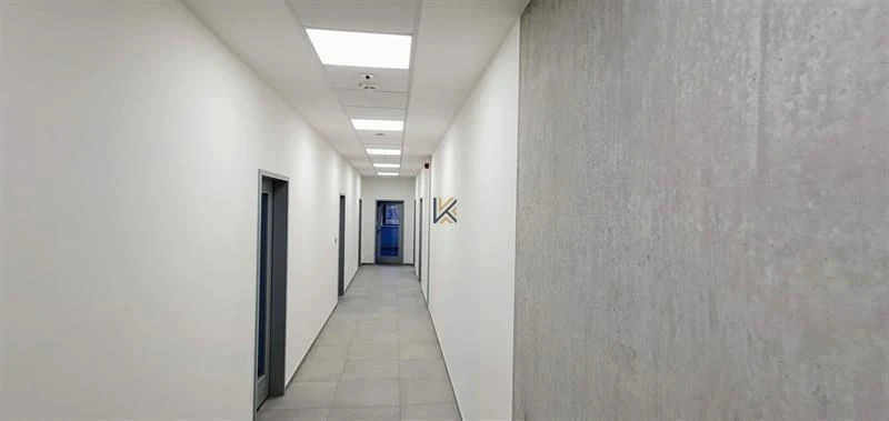 Pronájem kanceláře, Praha - Vysočany, Poděbradská, 416 m2