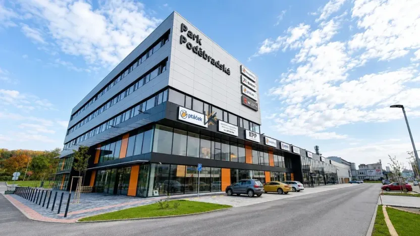 Pronájem kanceláře, Praha - Vysočany, Poděbradská, 216 m2