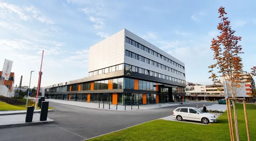 Pronájem kanceláře, Praha - Vysočany, Poděbradská, 216 m2