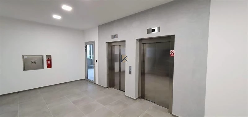 Pronájem kanceláře, Praha - Vysočany, Poděbradská, 216 m2
