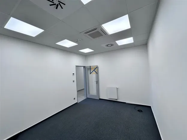 Pronájem kanceláře, Praha - Vysočany, Poděbradská, 216 m2